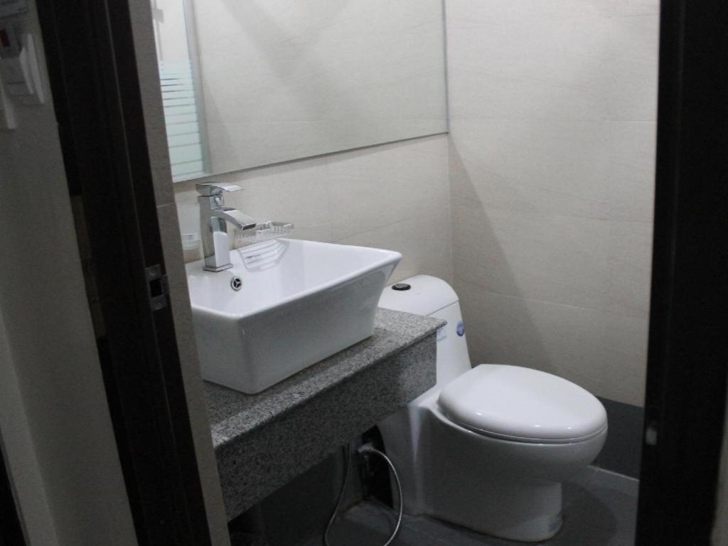 Cherry Midtown Hotel Olongapo Exterior foto